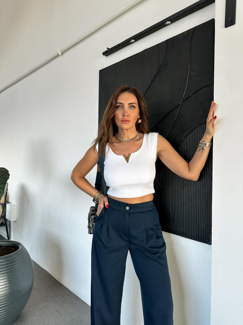 Beyaz V Aksesuarlı Tshirt