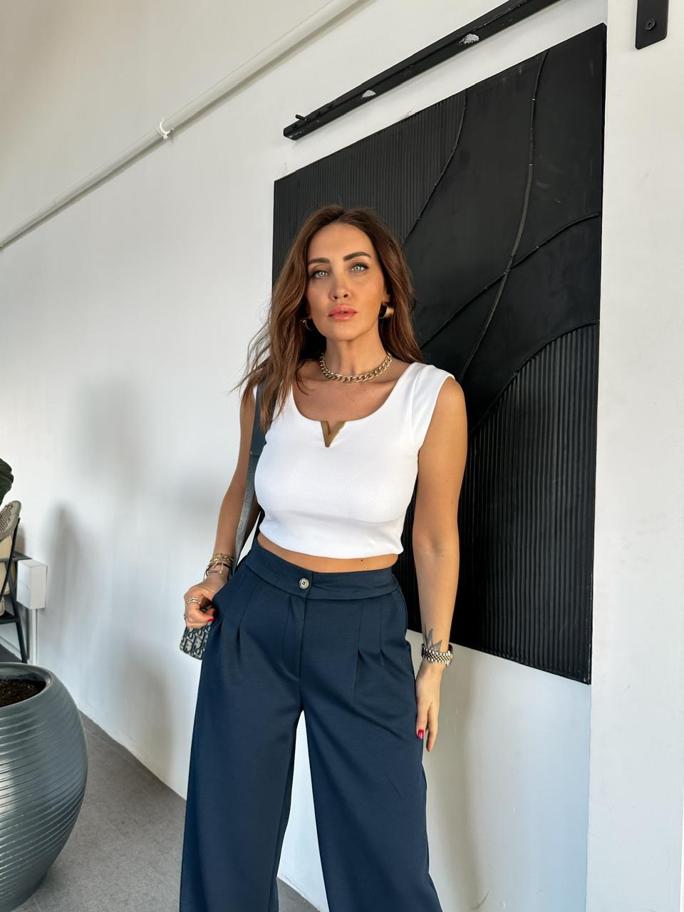 Beyaz V Aksesuarlı Tshirt