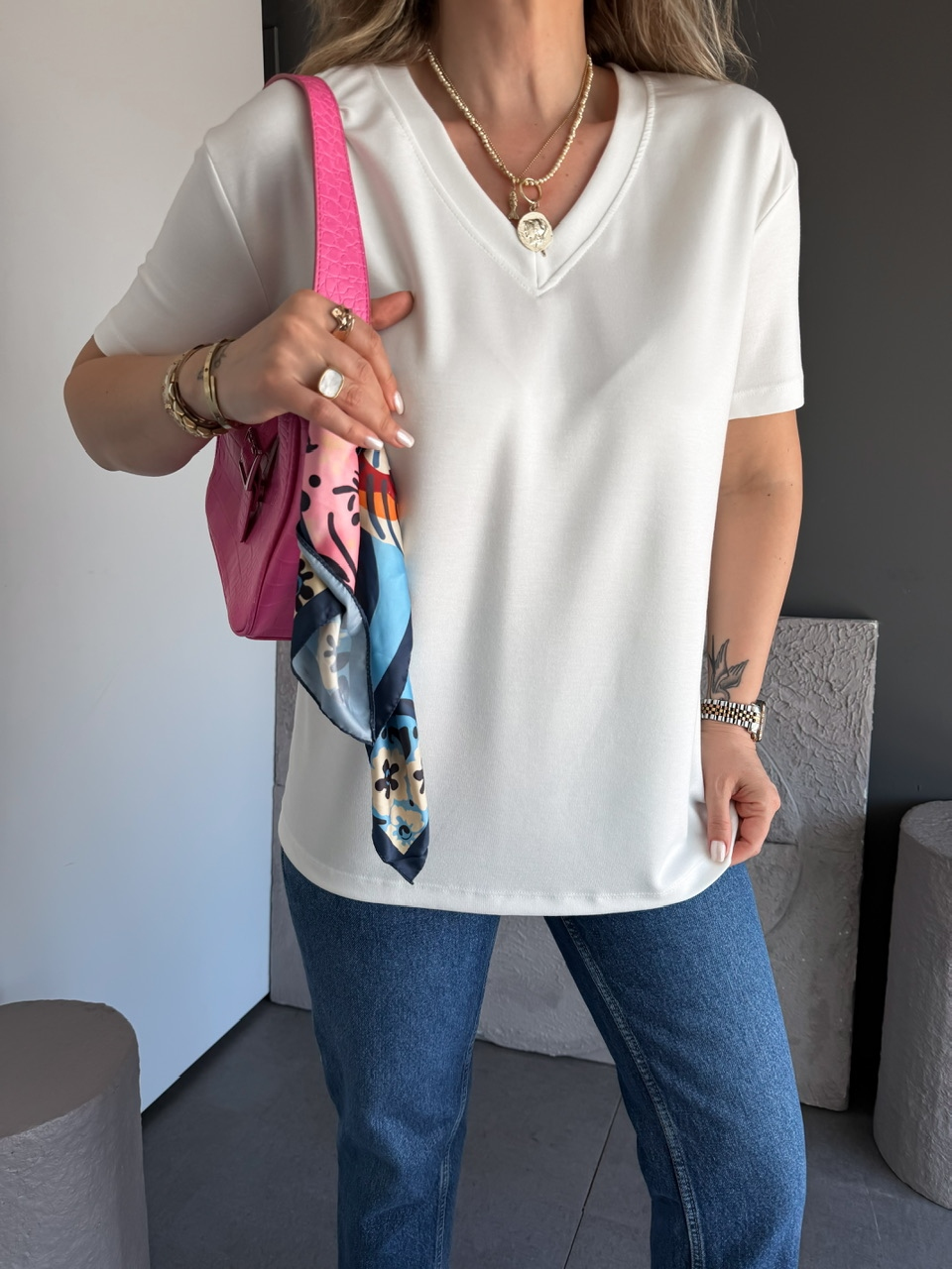 Beyaz V Yaka Modal Basic Tshirt