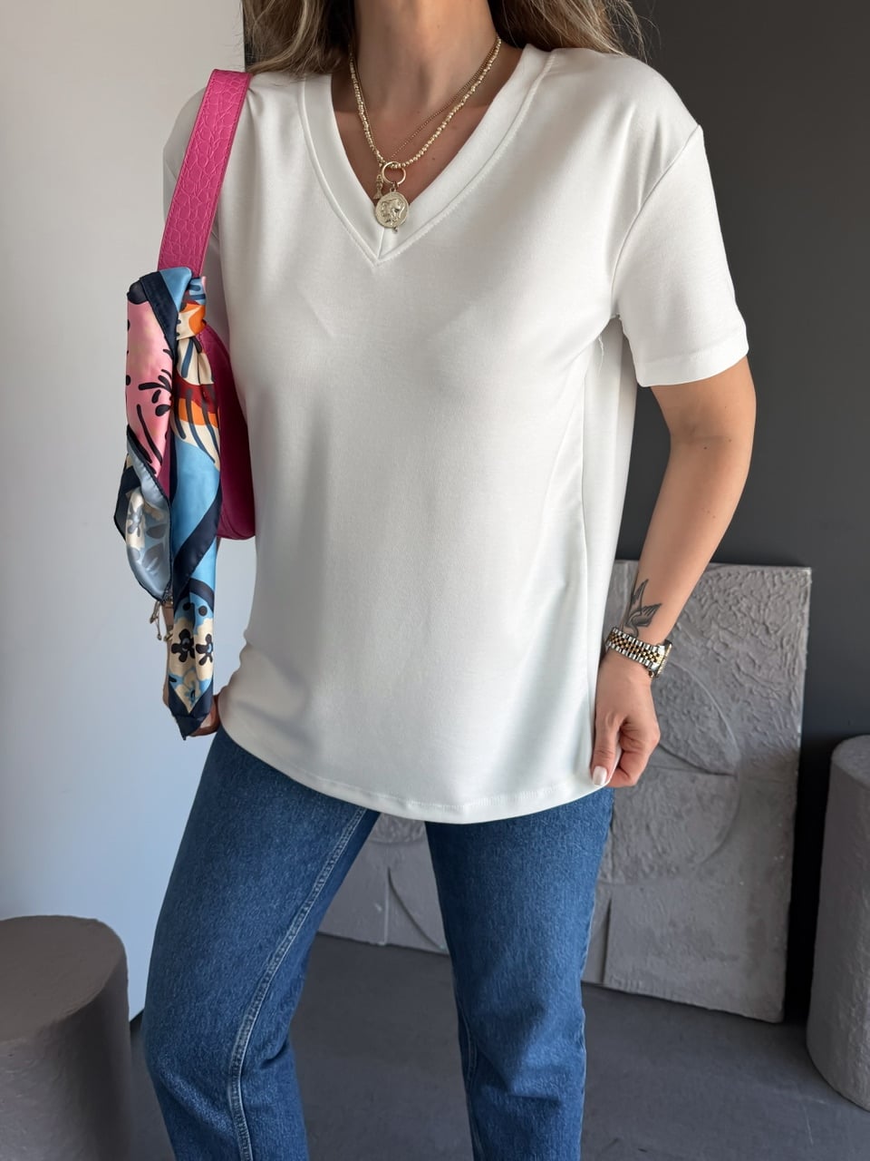 Beyaz V Yaka Modal Basic Tshirt