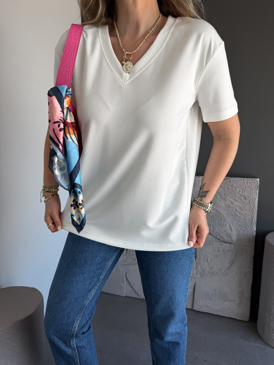 Beyaz V Yaka Modal Basic Tshirt