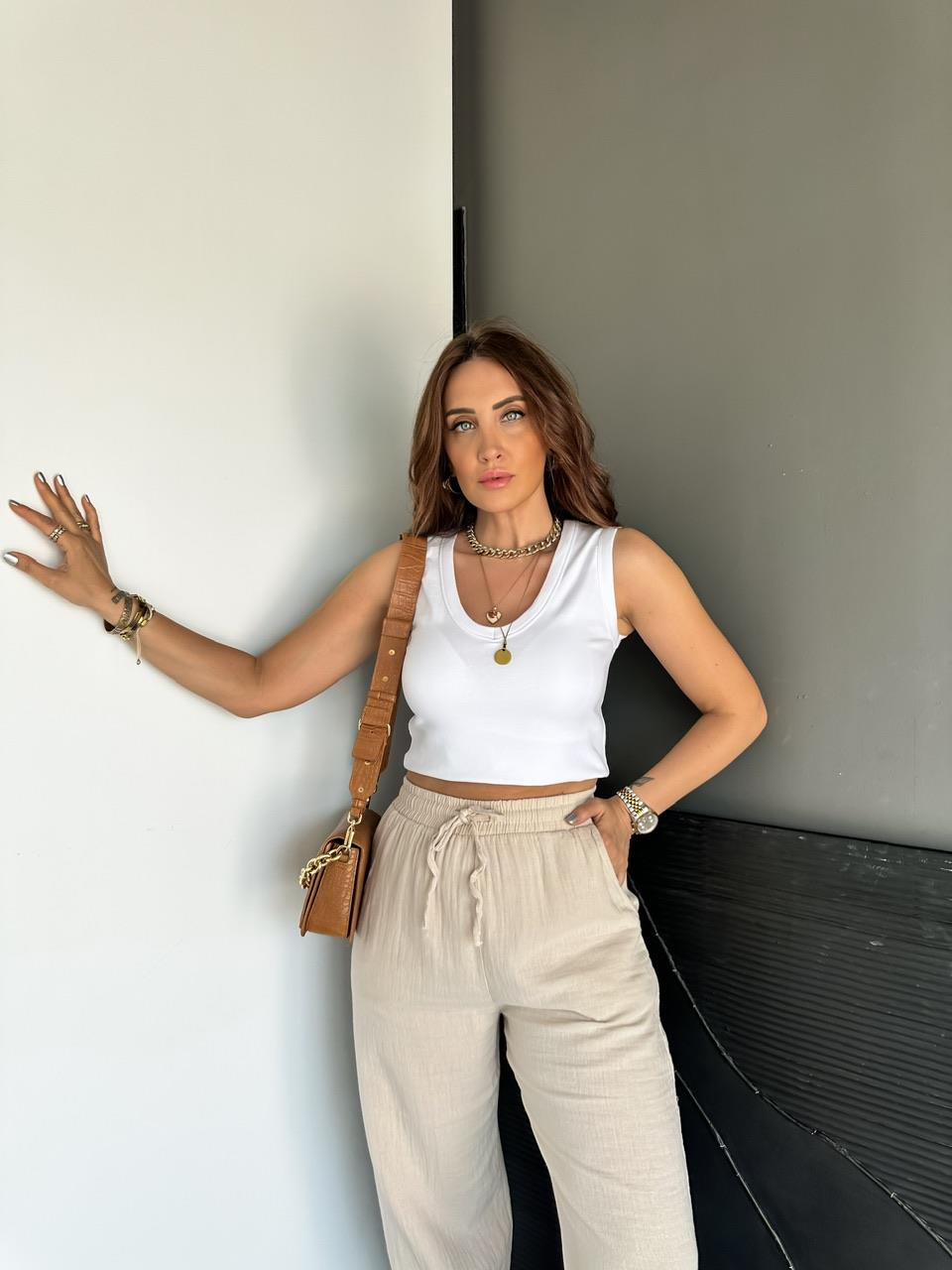Beyaz V Yaka Pamuklu Tshirt