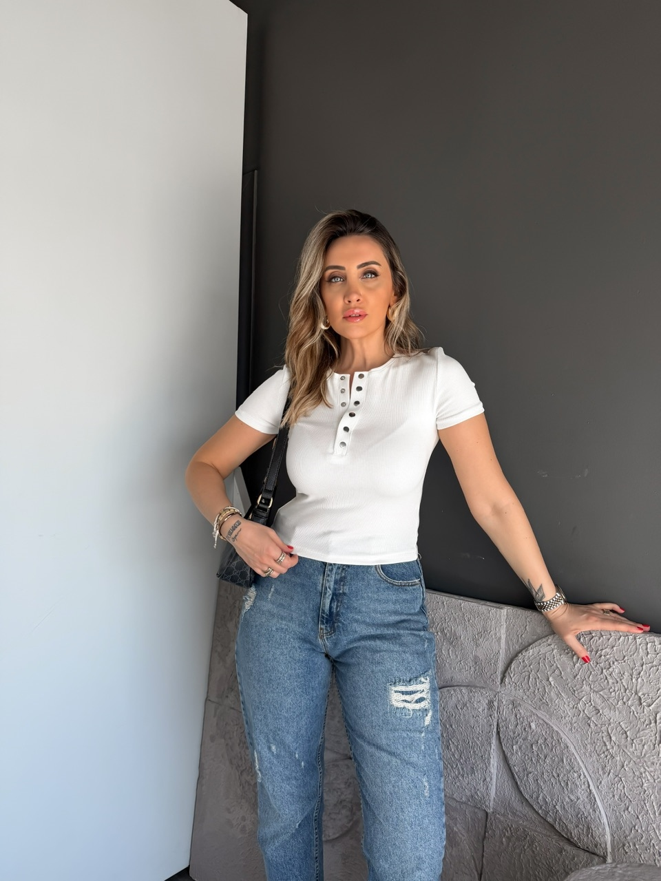 Beyaz Yakası Çıtçıtlı Kısa Kollu Tshirt