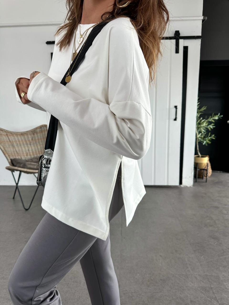 Beyaz Yanı Yırtmaçlı Sweatshirt