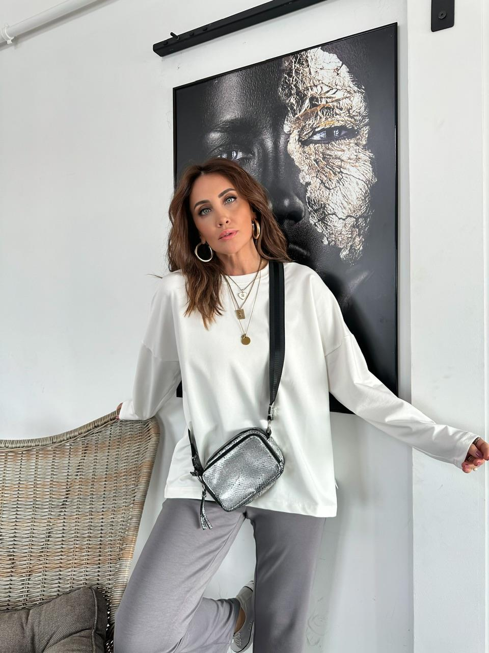 Beyaz Yanı Yırtmaçlı Sweatshirt