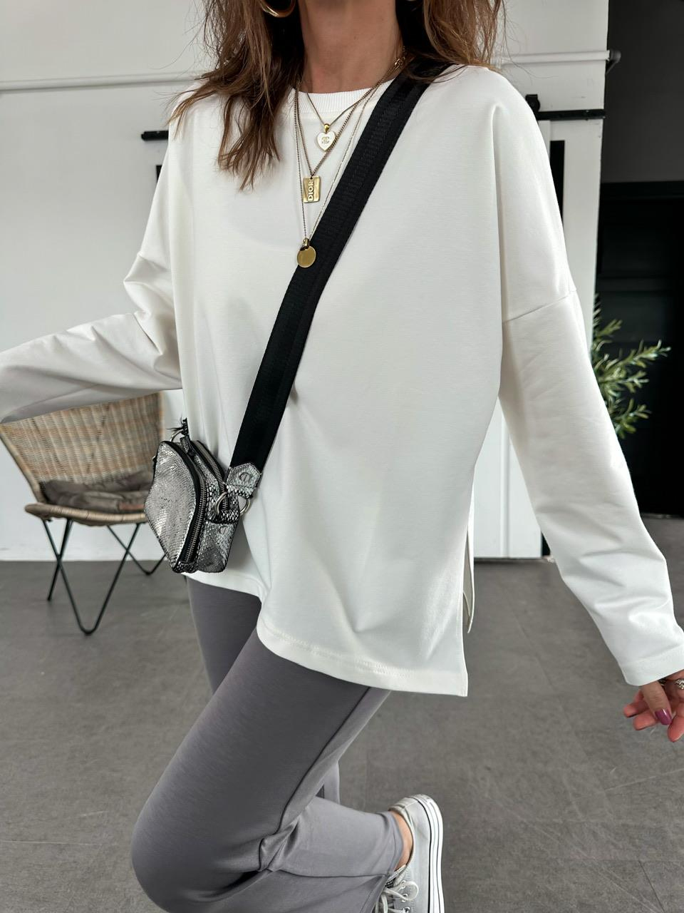 Beyaz Yanı Yırtmaçlı Sweatshirt