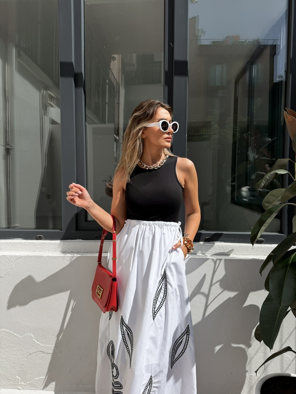 Beyaz Yaprak Nakışlı Beli İpli Elbise