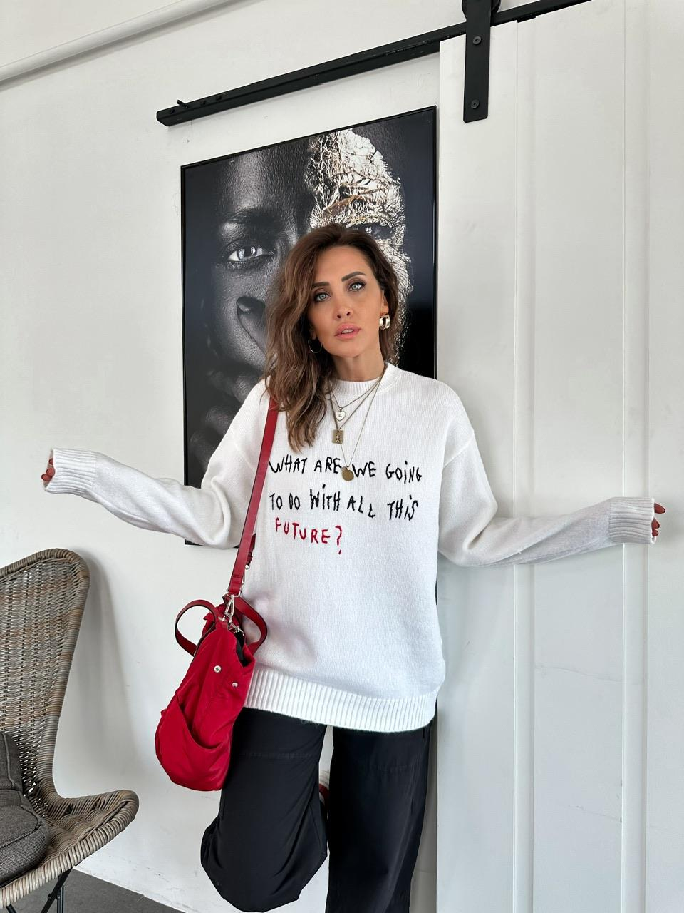 Beyaz Yazı Detaylı Oversize Kazak