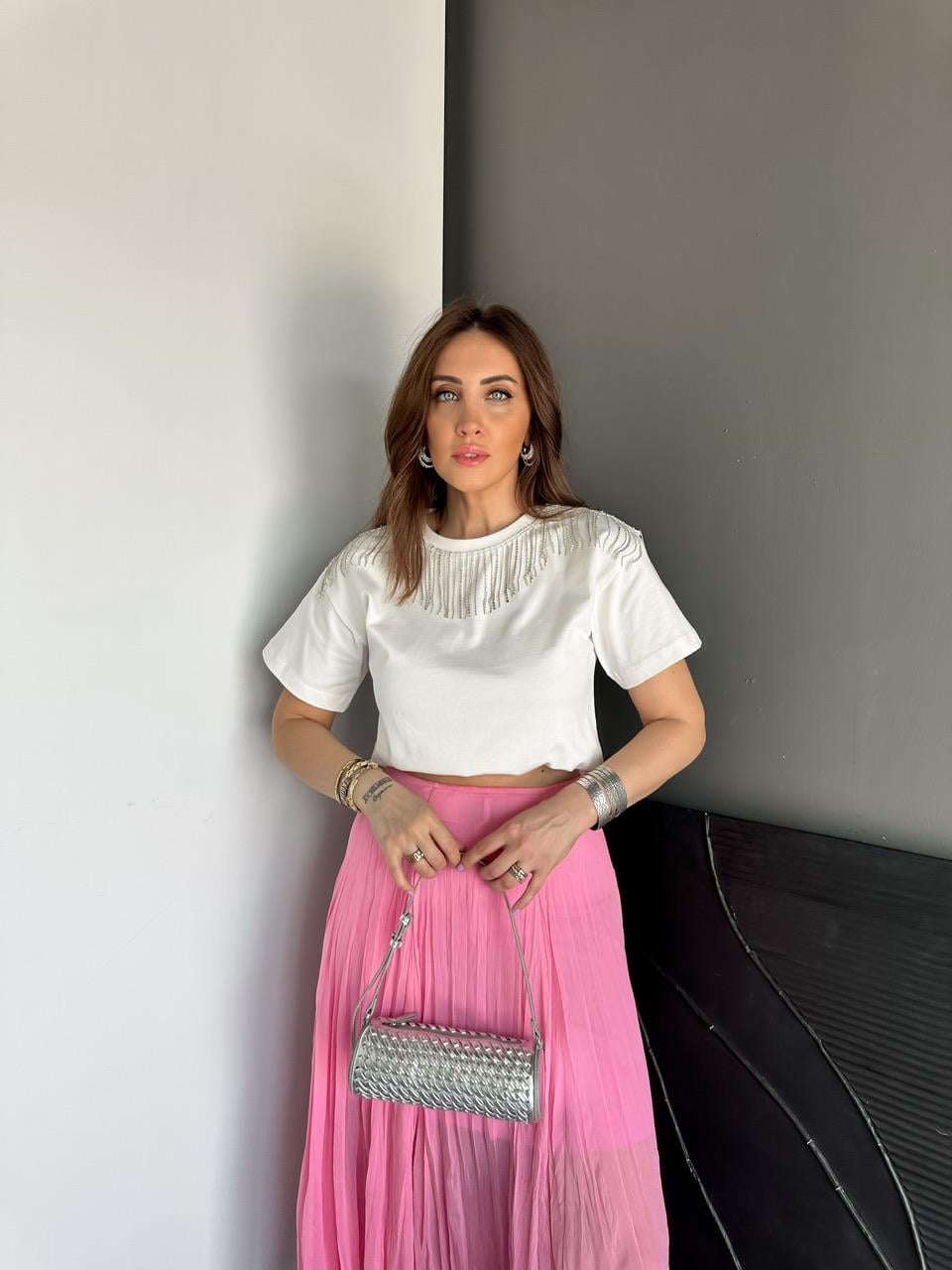Beyaz Zincir Aksesuarlı Tshirt