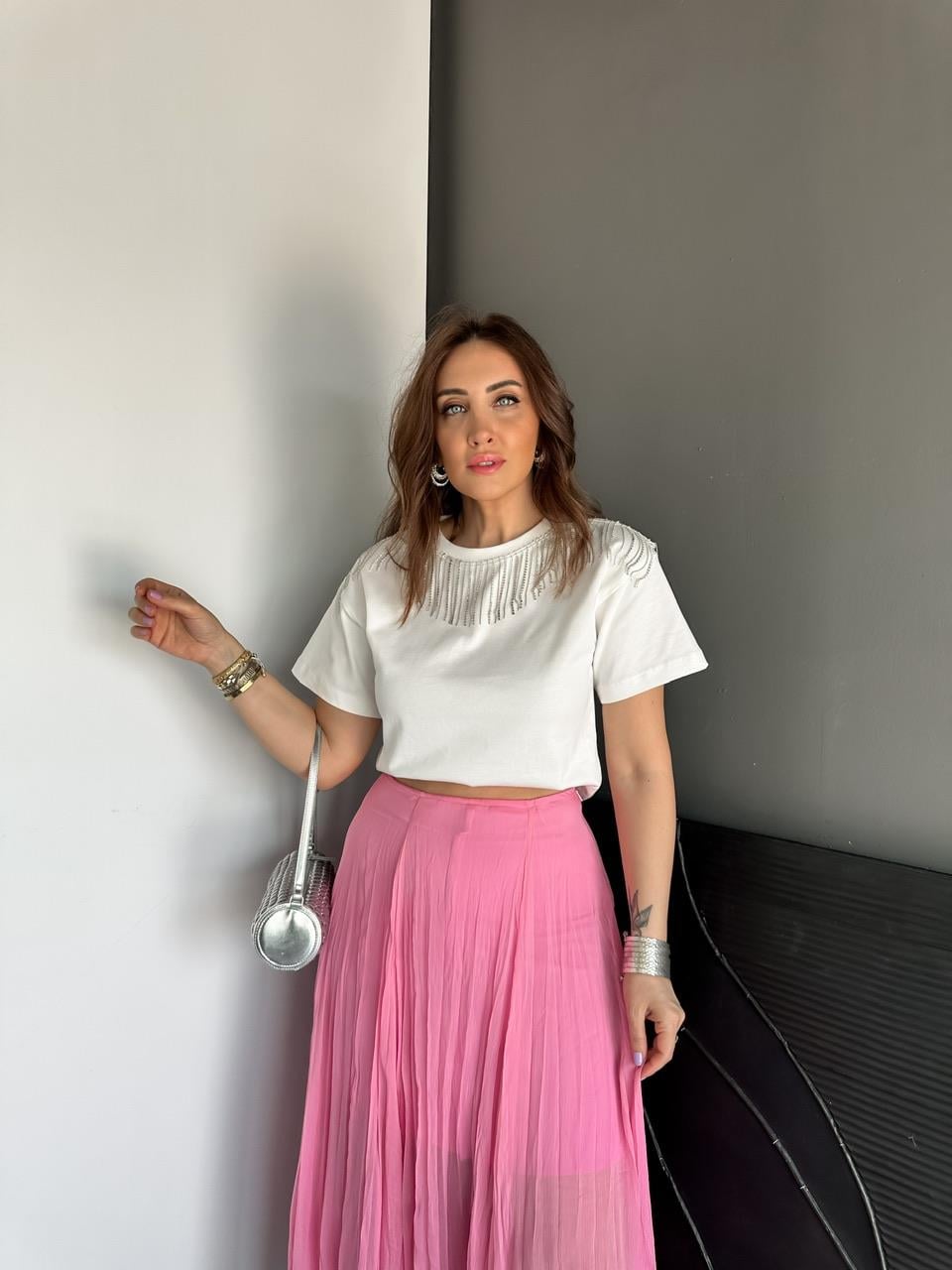 Beyaz Zincir Aksesuarlı Tshirt
