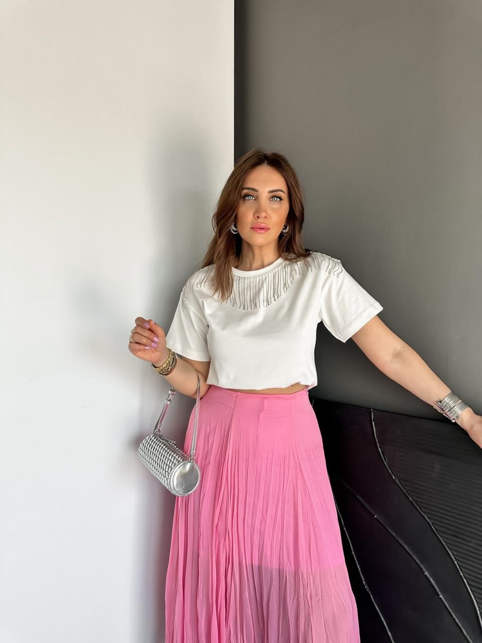 Beyaz Zincir Aksesuarlı Tshirt