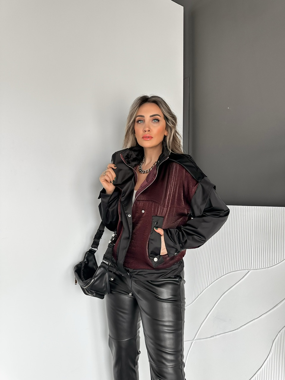 Bordo Çıtçtılı Dik Yaka Saten Parçalı Ceket