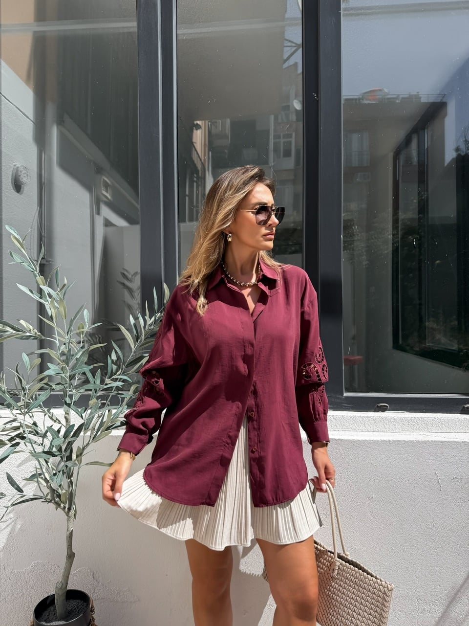 Bordo Kolları Nakışlı Tensel Gömlek