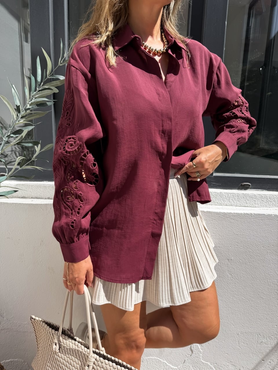 Bordo Kolları Nakışlı Tensel Gömlek