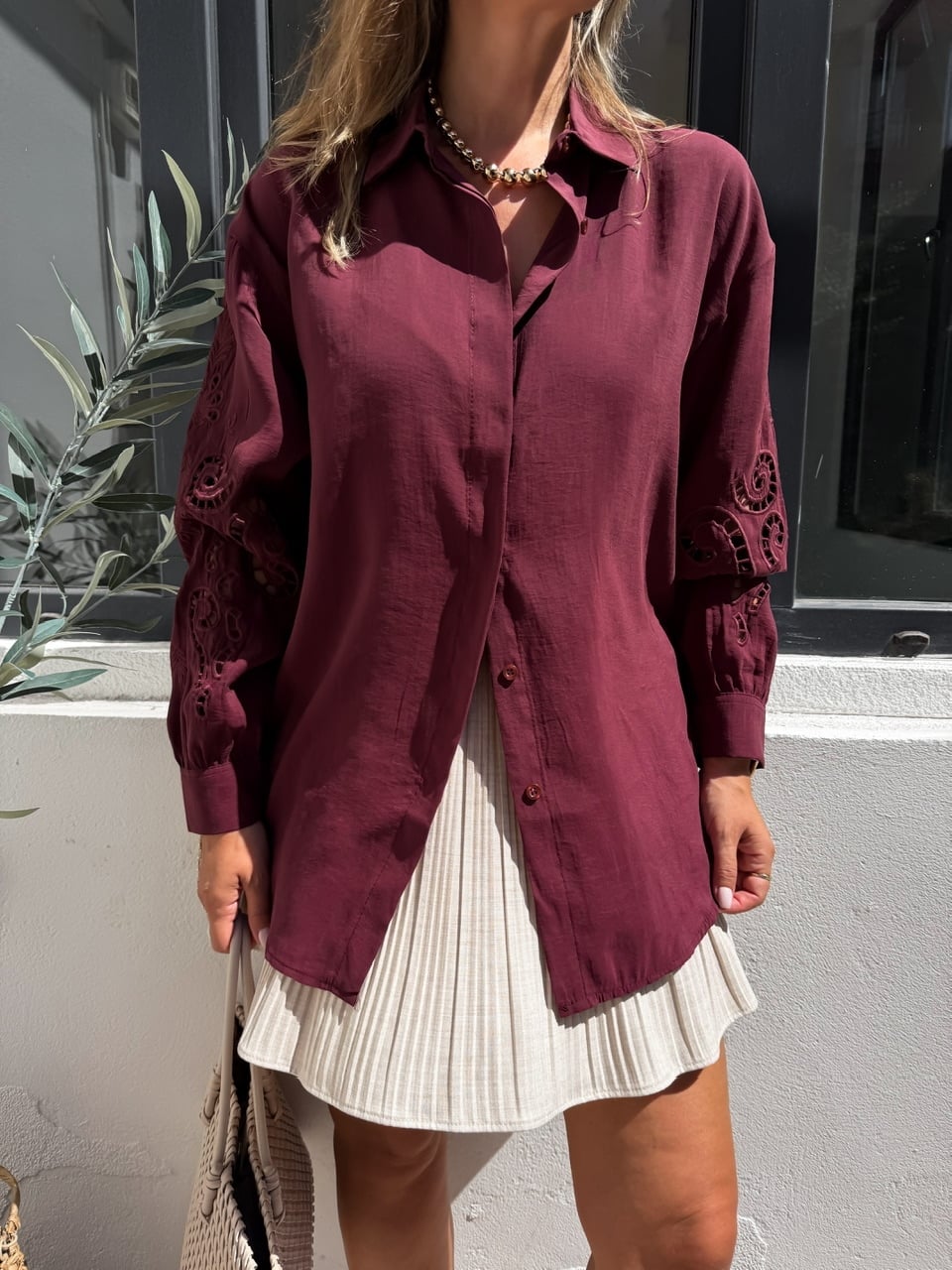 Bordo Kolları Nakışlı Tensel Gömlek