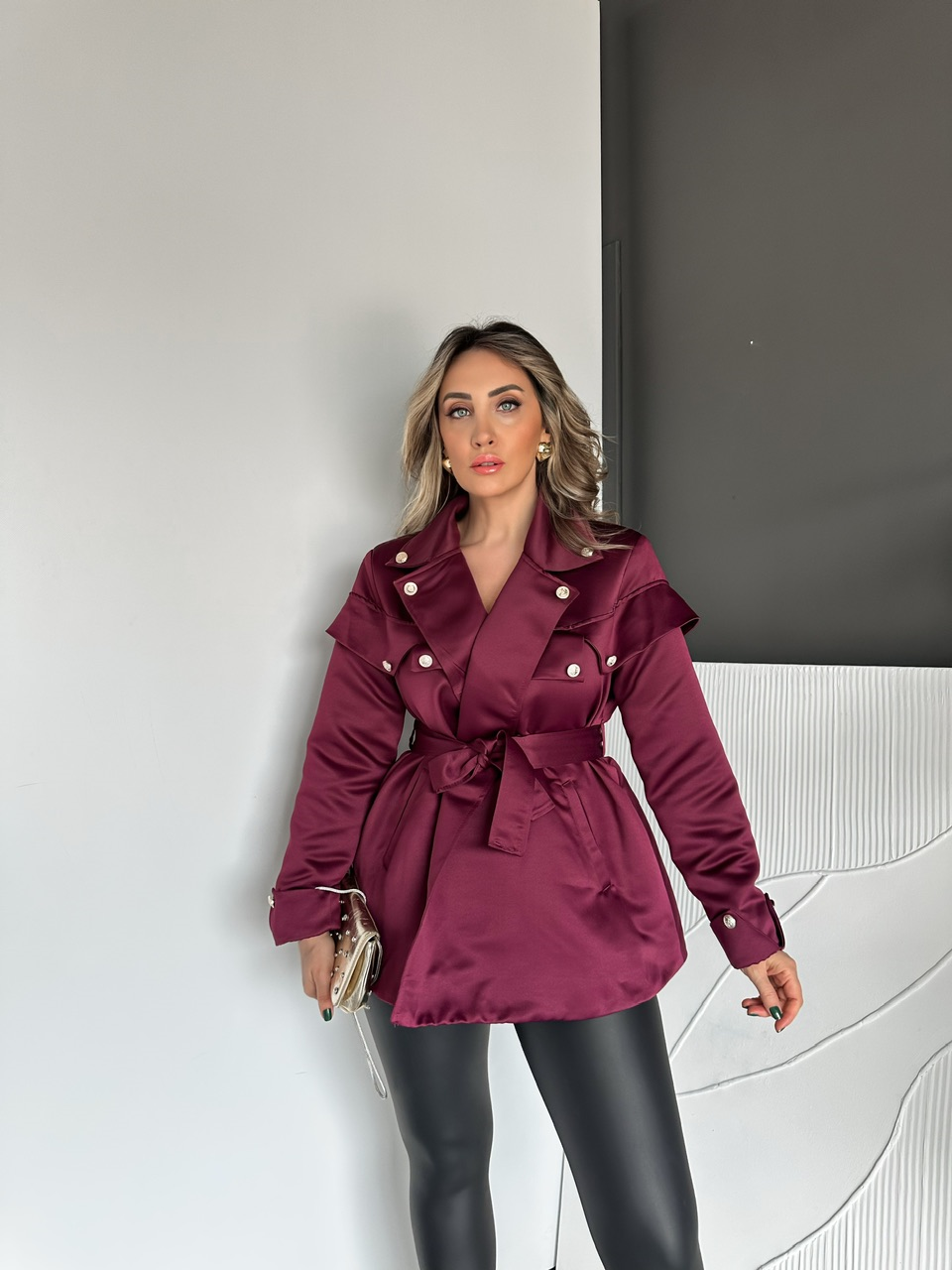 Bordo Omuz Detaylı Kuşaklı Saten Ceket