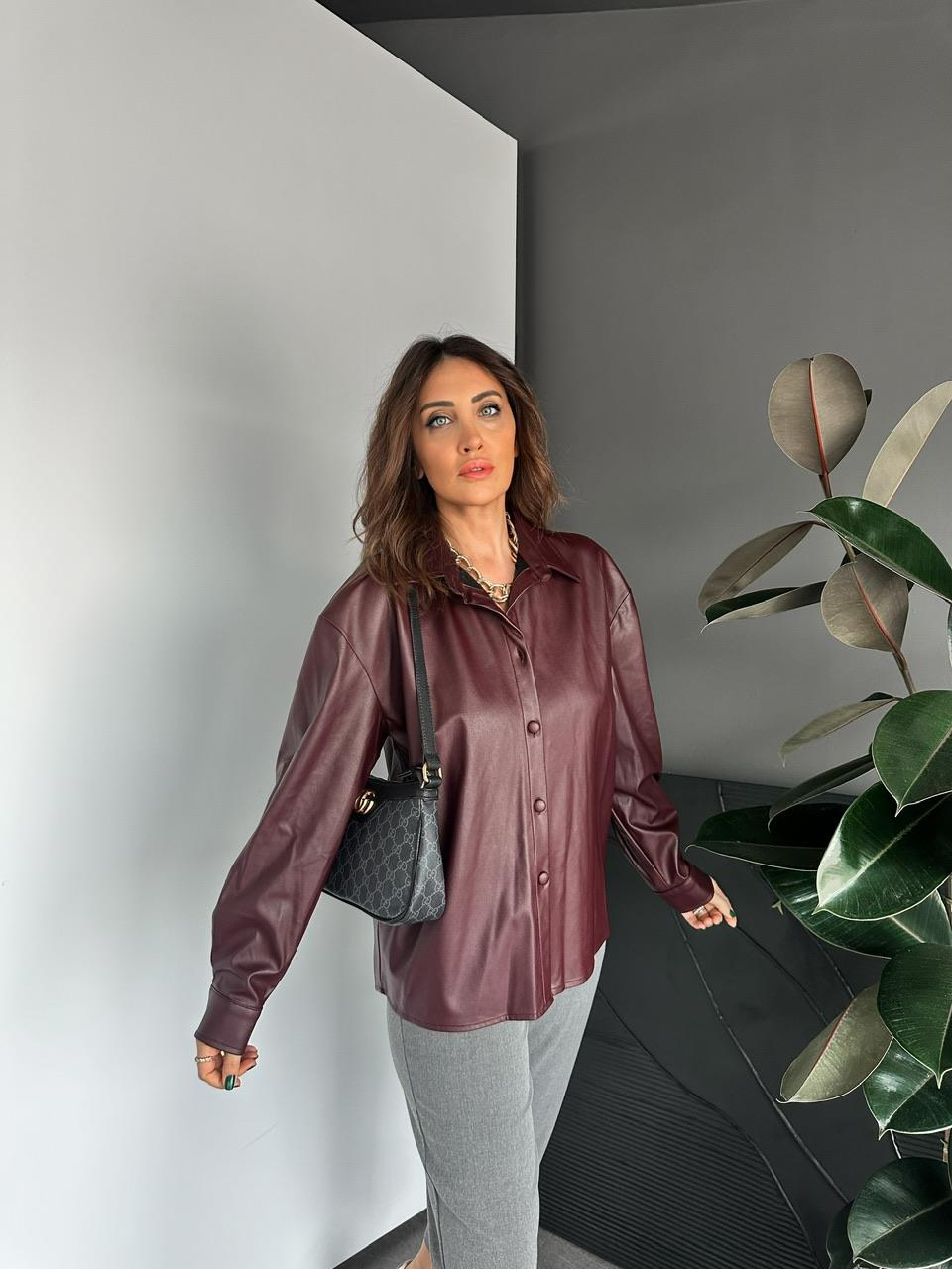 Bordo Sırt Dekolteli Deri Gömlek