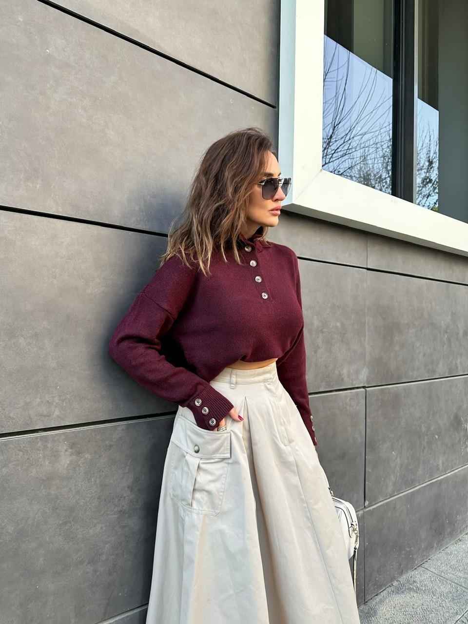 Bordo Yakası Ve Kolları Düğmeli Kazak