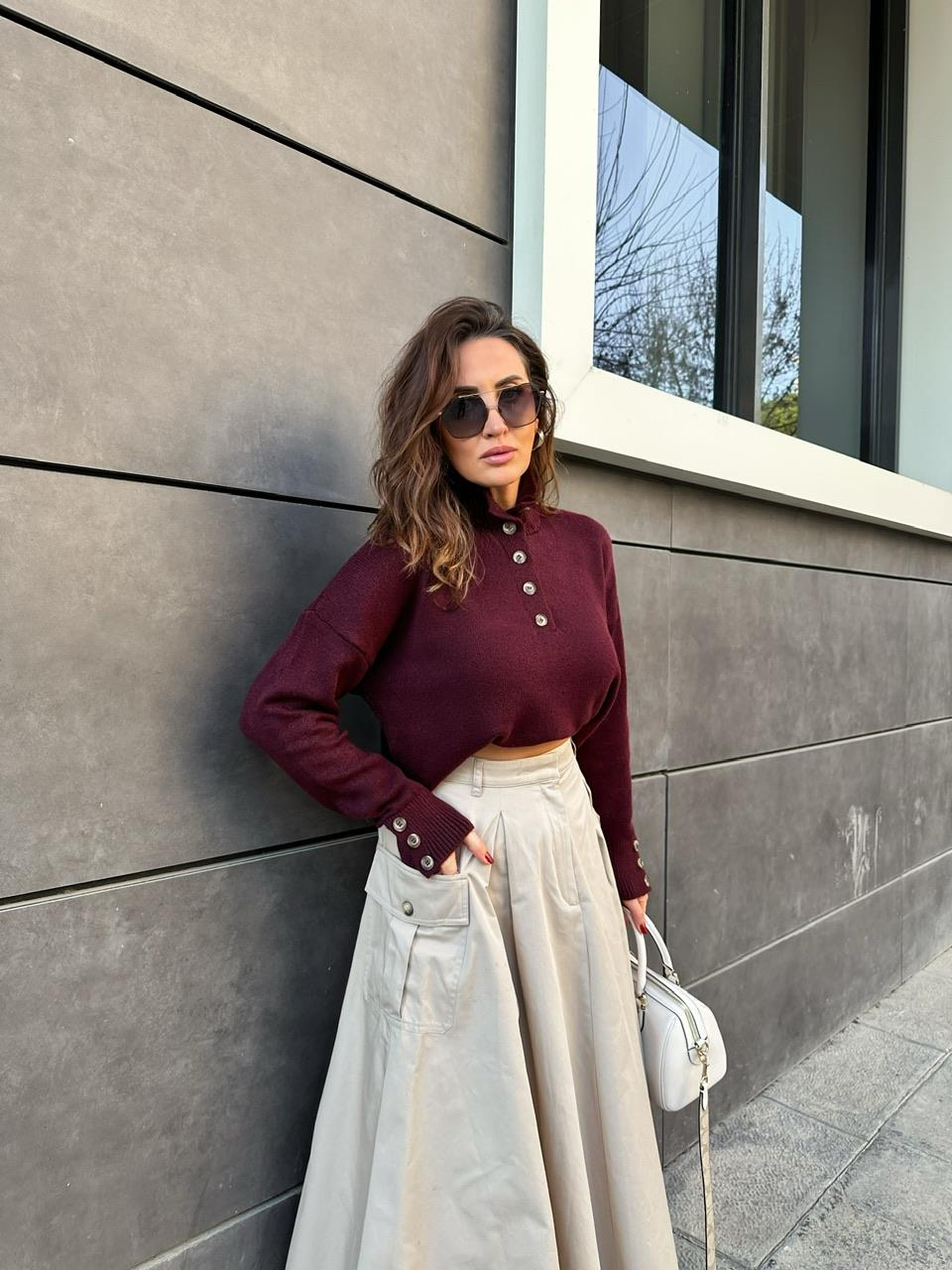 Bordo Yakası Ve Kolları Düğmeli Kazak