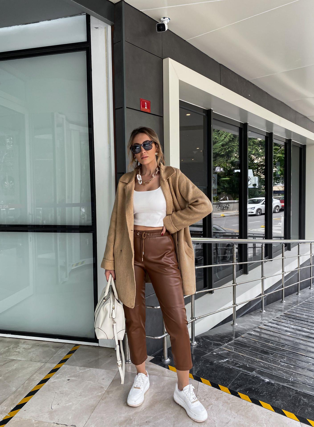 Camel Beli Lastikli Deri Pantolon