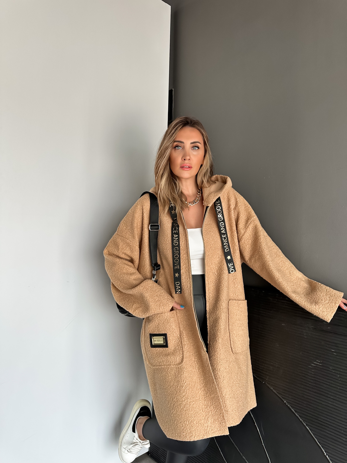 Camel Kapşonlu Dance Yazılı Kaban