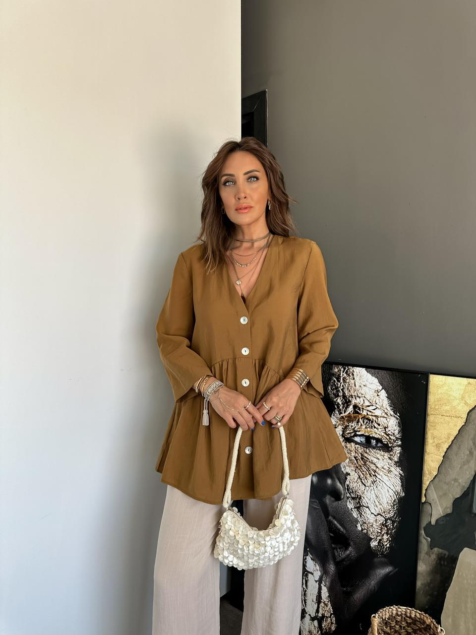 Camel Sedef Düğmeli Volanlı Bluz