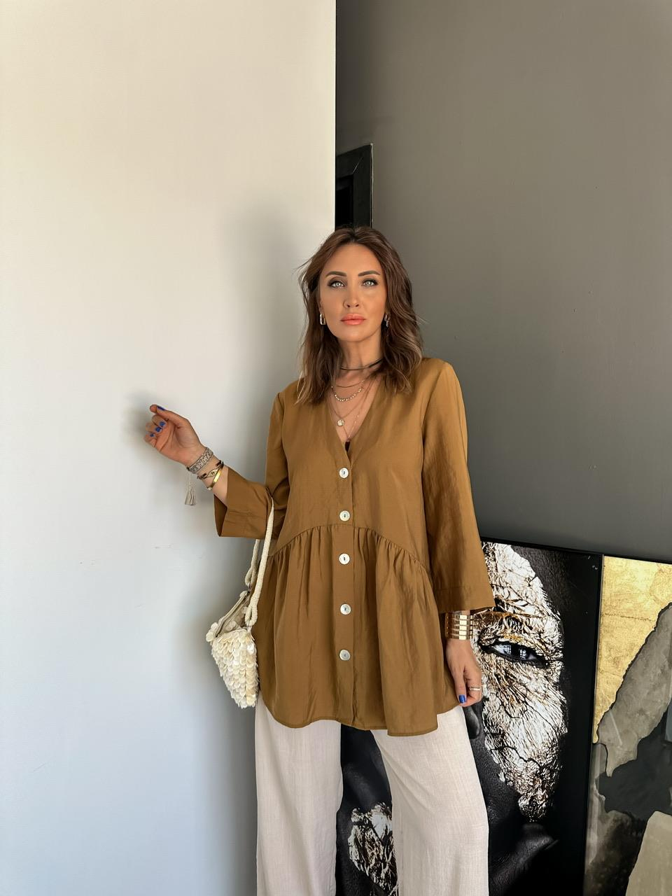Camel Sedef Düğmeli Volanlı Bluz