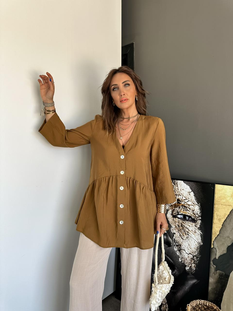 Camel Sedef Düğmeli Volanlı Bluz
