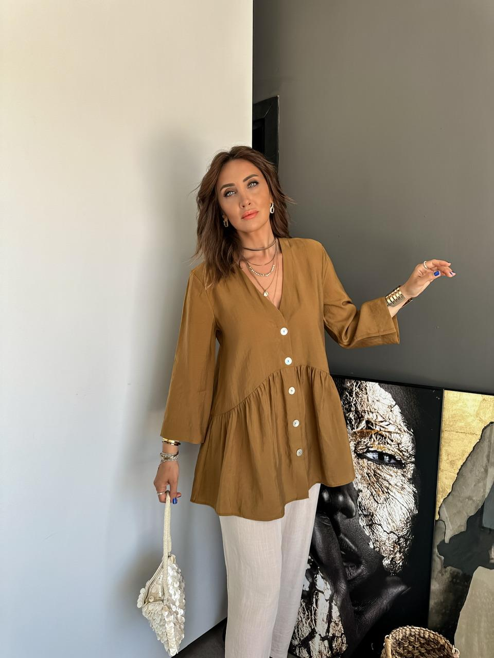 Camel Sedef Düğmeli Volanlı Bluz