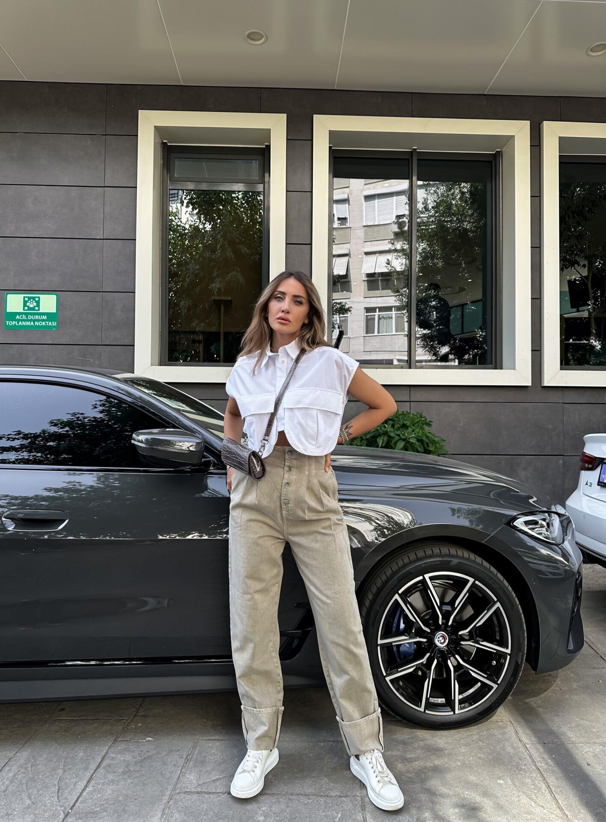 Düğmeli Kıvrık Paça Jean