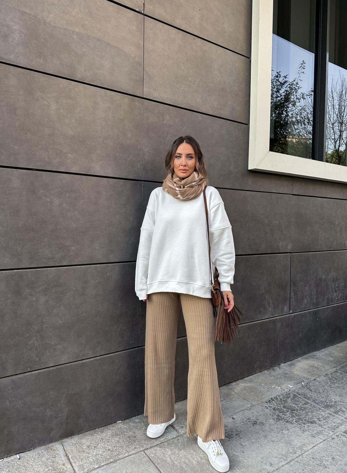 Ekru Arkası Fermuarlı Sweatshirt