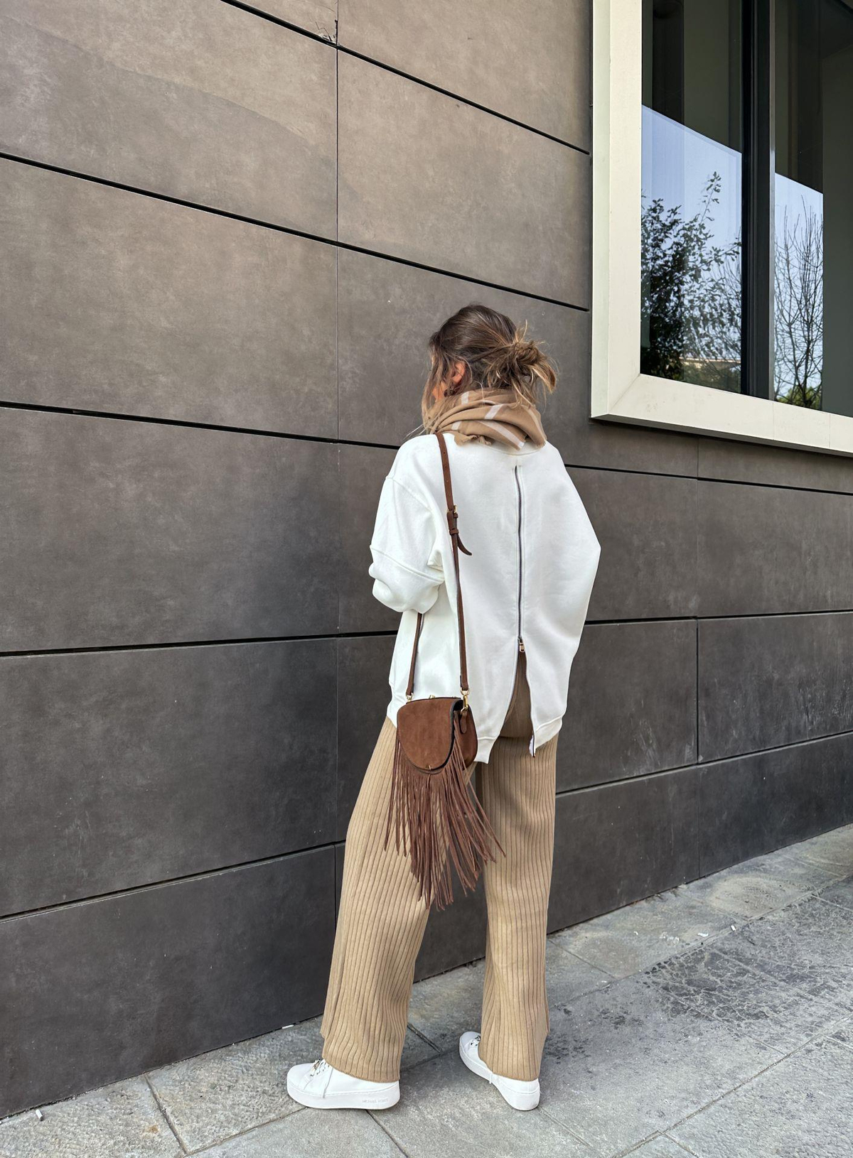 Ekru Arkası Fermuarlı Sweatshirt
