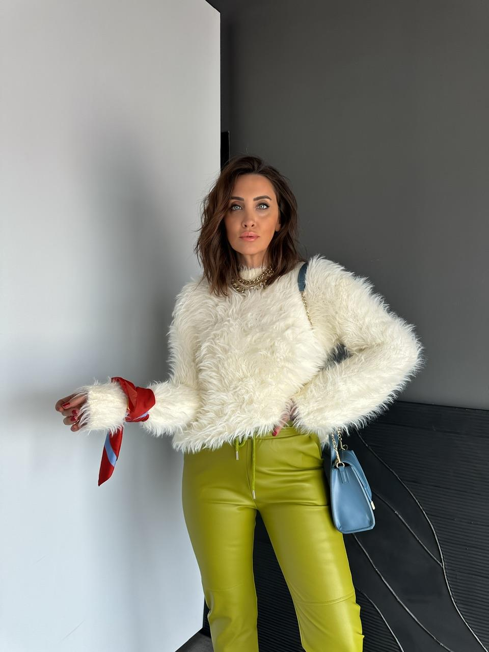 Ekru Bisiklet Yaka Oversize Peluş Kazak