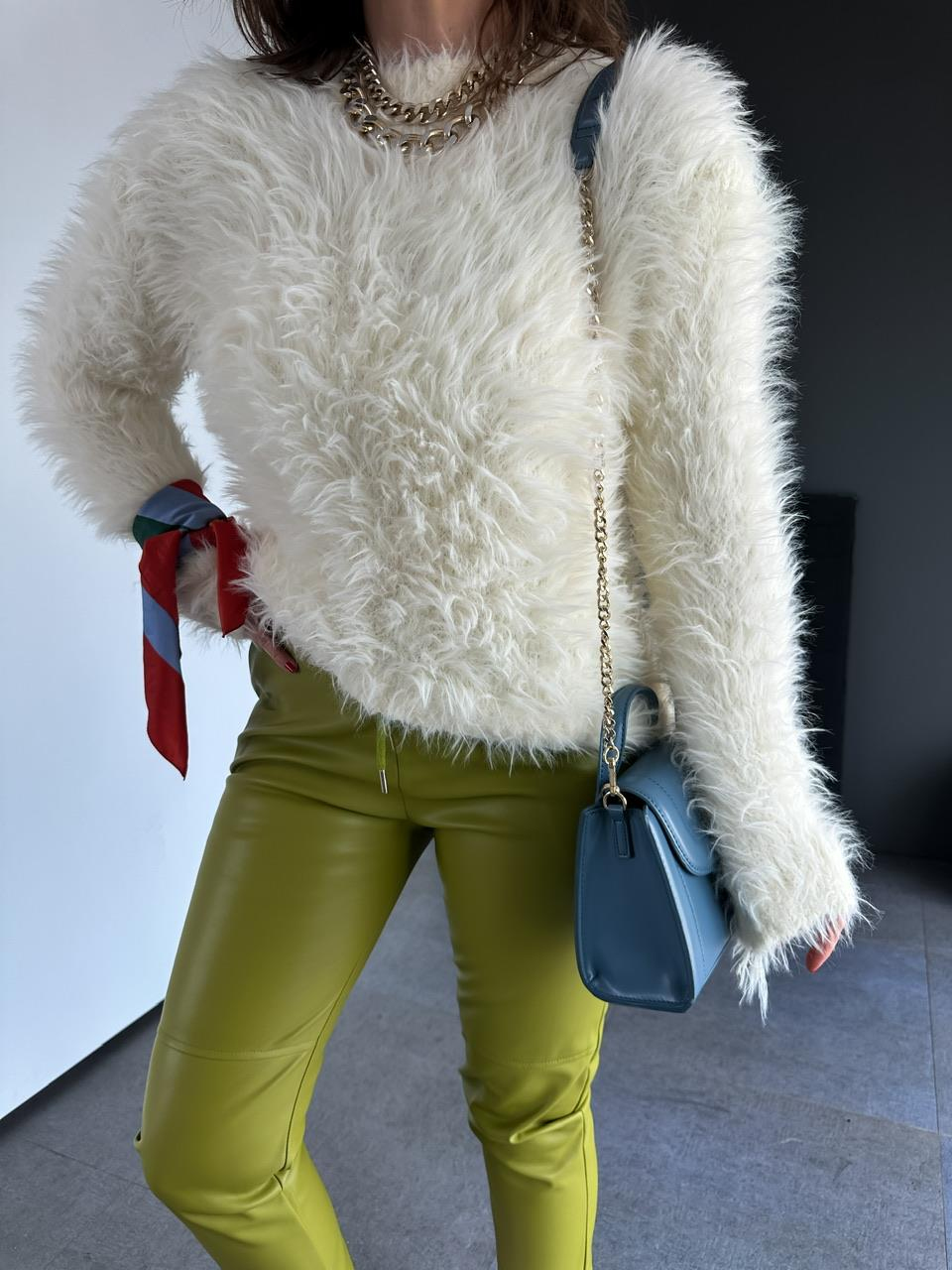 Ekru Bisiklet Yaka Oversize Peluş Kazak