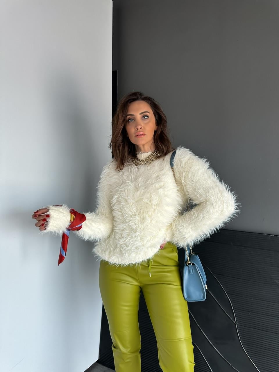 Ekru Bisiklet Yaka Oversize Peluş Kazak