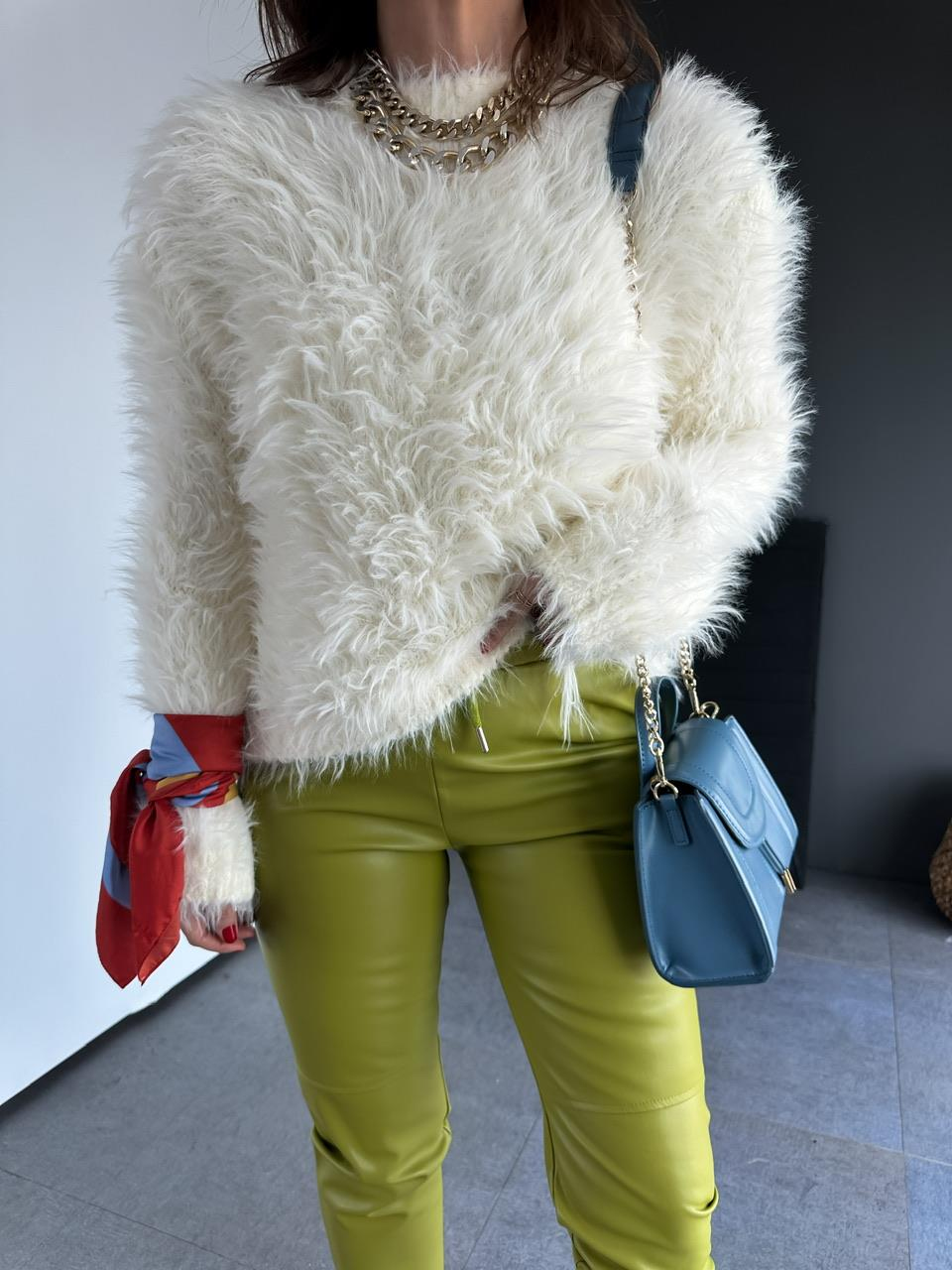 Ekru Bisiklet Yaka Oversize Peluş Kazak