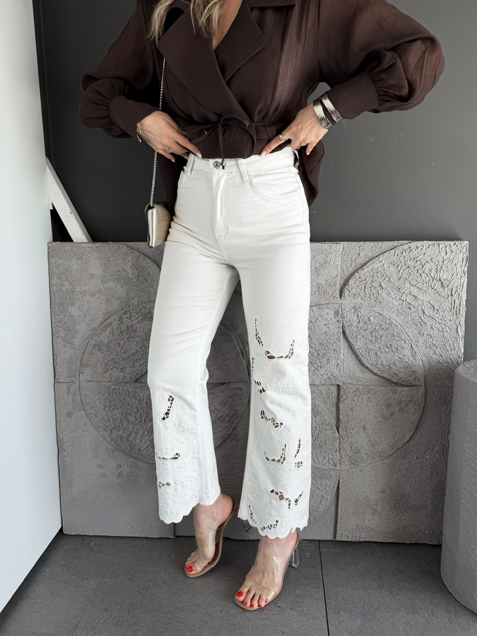 Ekru Çiçek Nakışlı Premium Jean