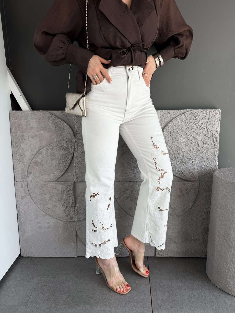 Ekru Çiçek Nakışlı Premium Jean