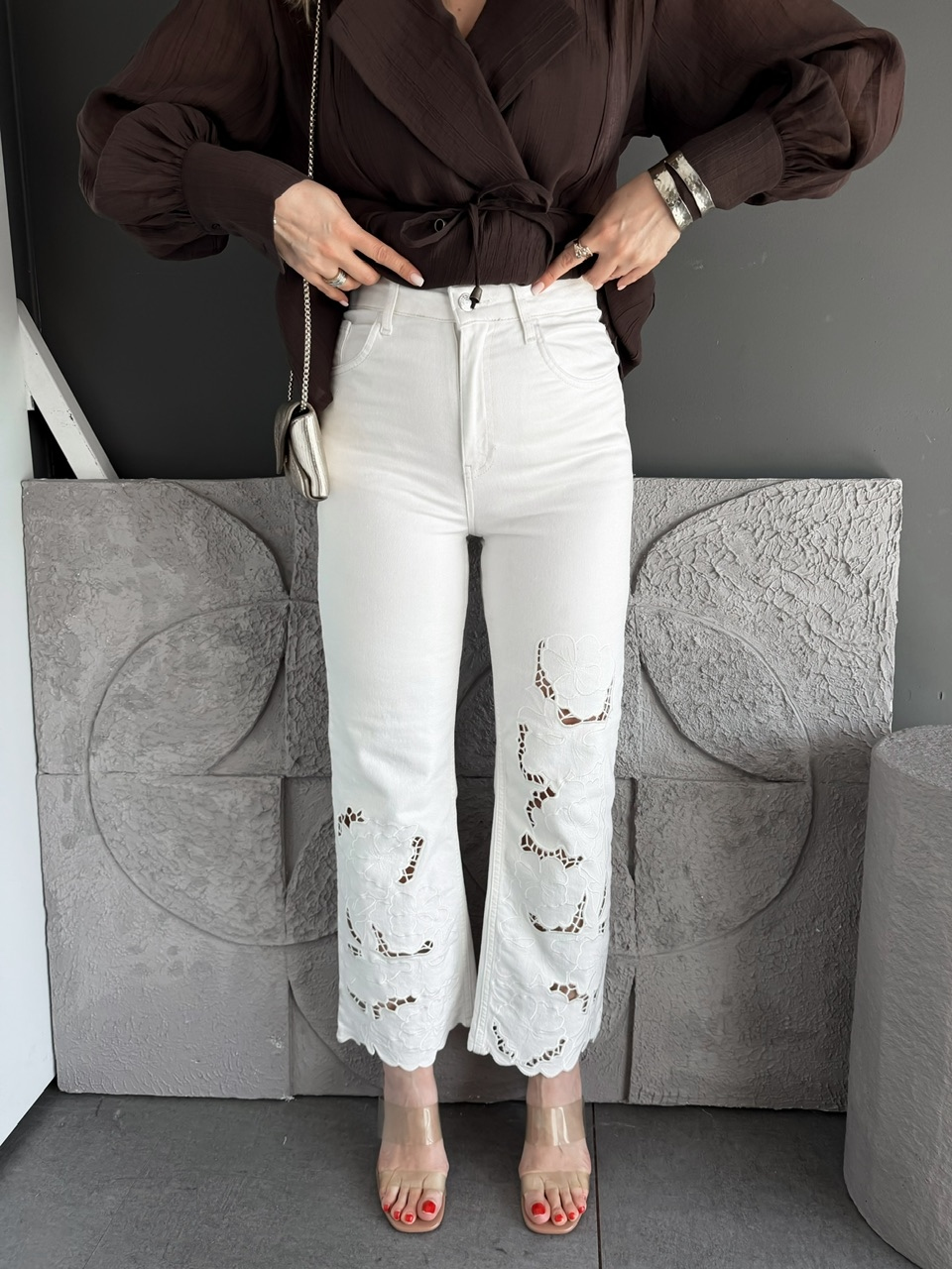 Ekru Çiçek Nakışlı Premium Jean