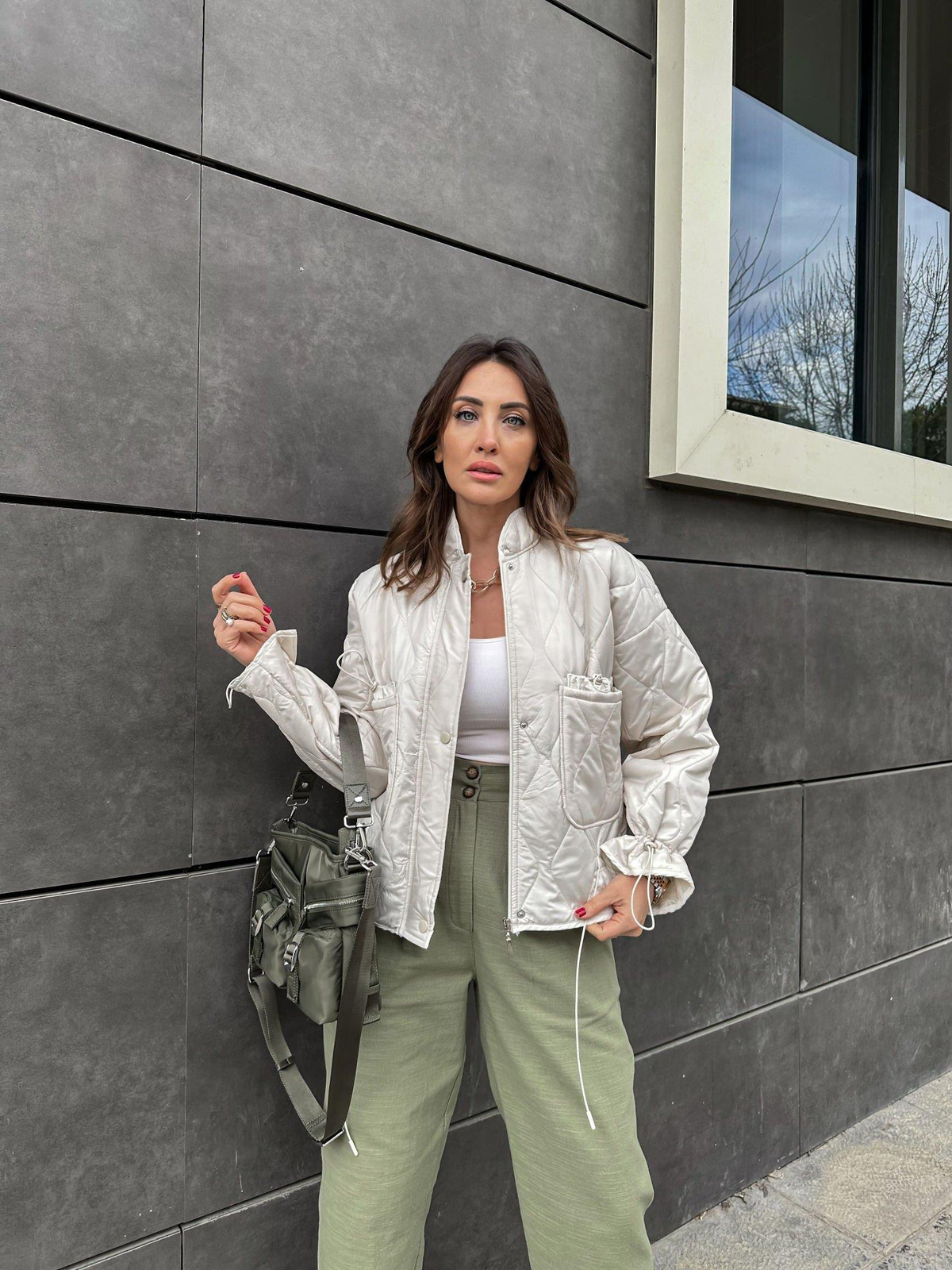 Ekru Kapitone Kolları Büzülebilir Mont