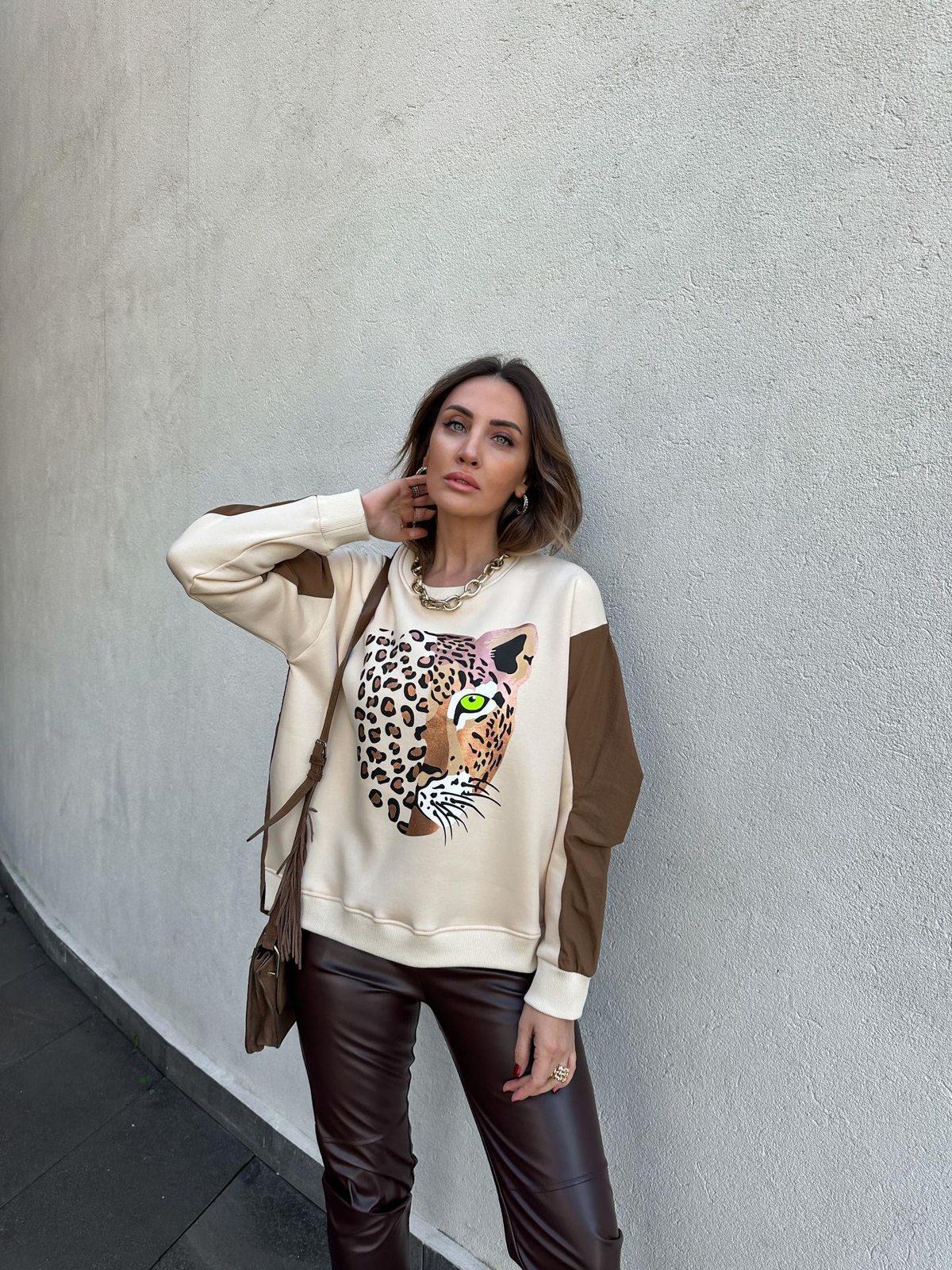 Ekru Kaplan Figürlü Sweatshirt