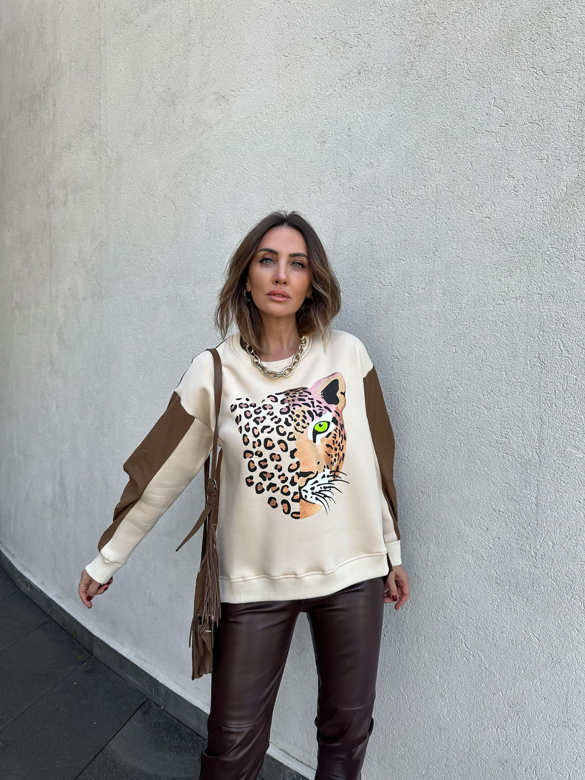 Ekru Kaplan Figürlü Sweatshirt