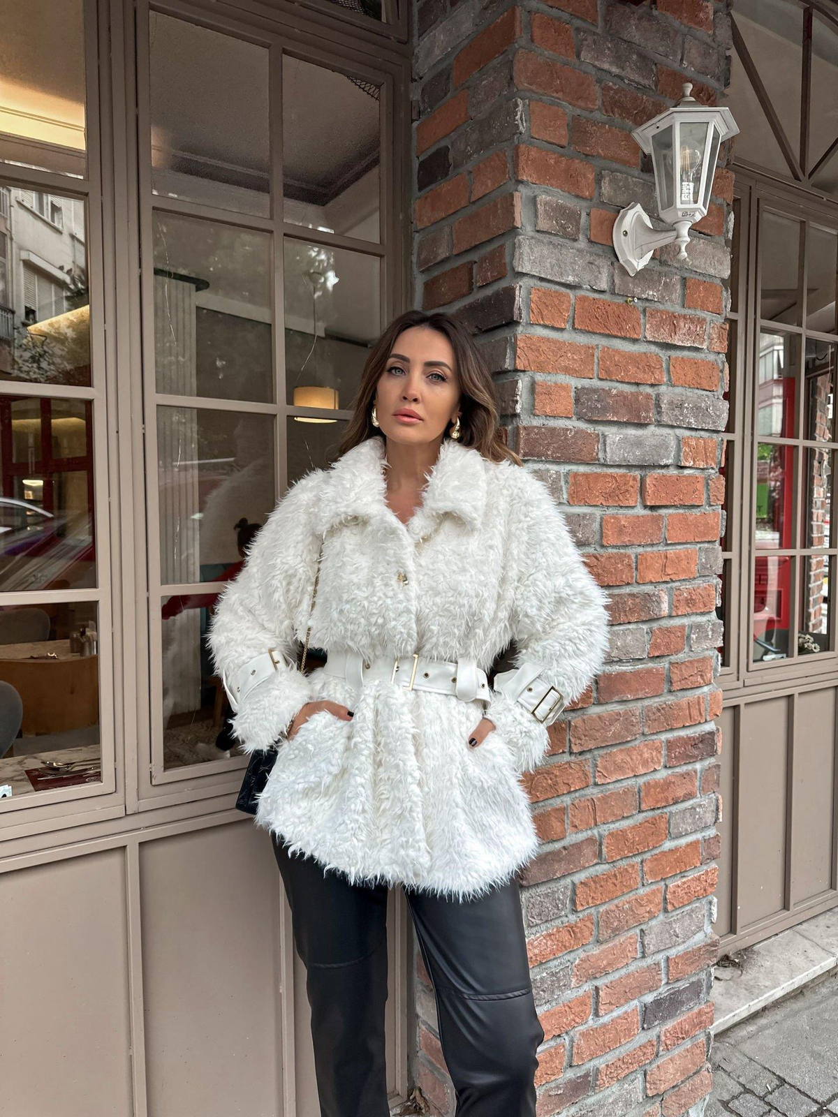 Ekru Kemerli Peluş Mont