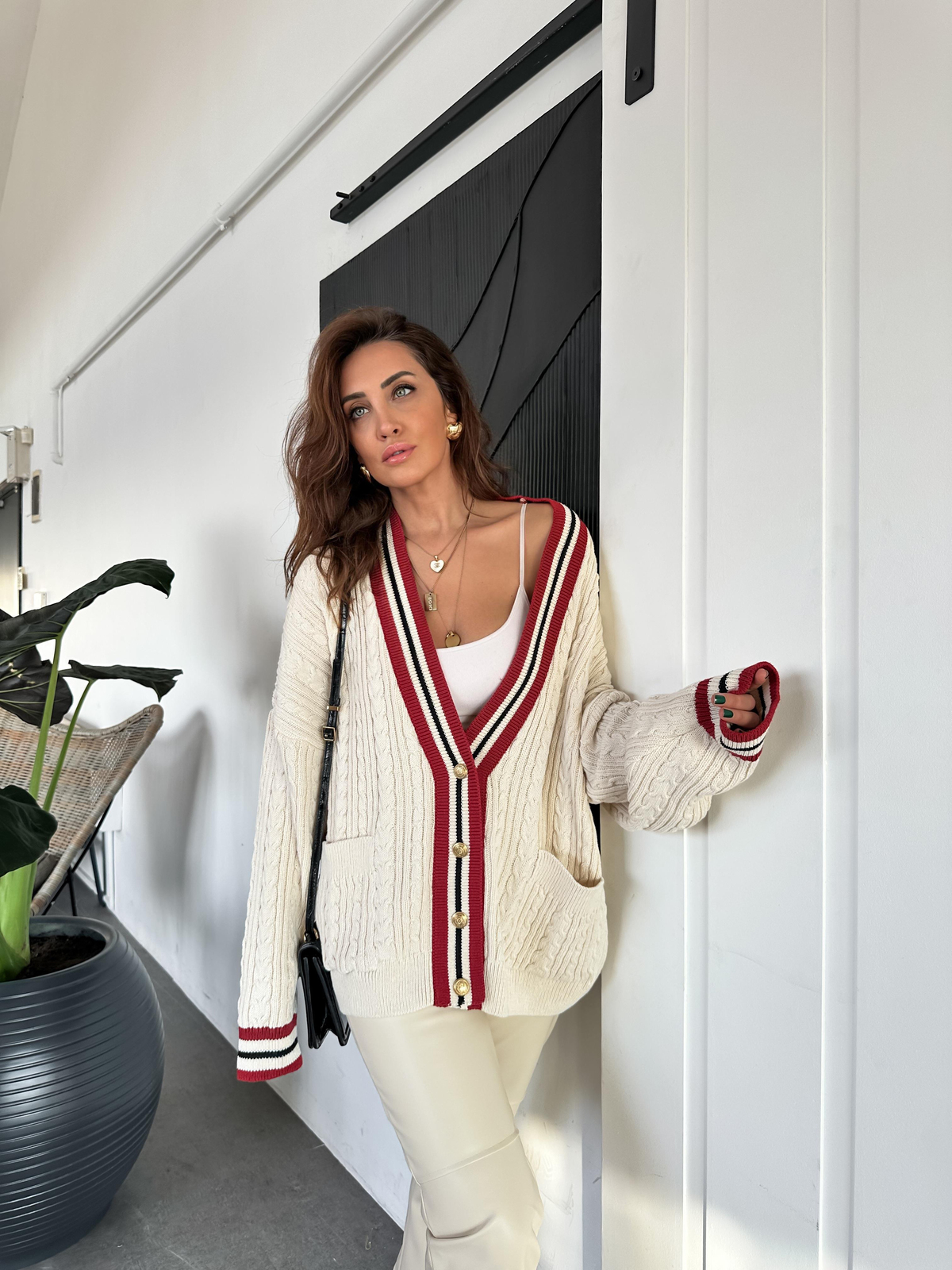 Ekru Saç Örgülü Bordo Şeritli Hırka