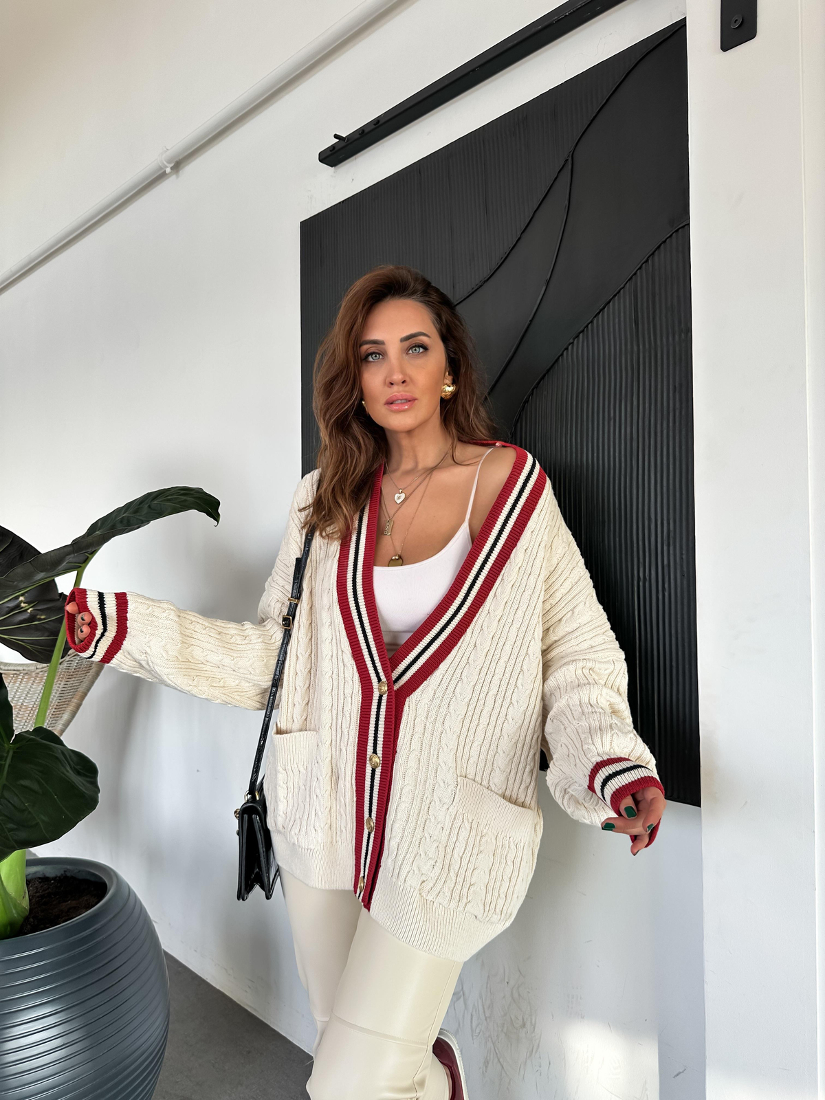 Ekru Saç Örgülü Bordo Şeritli Hırka