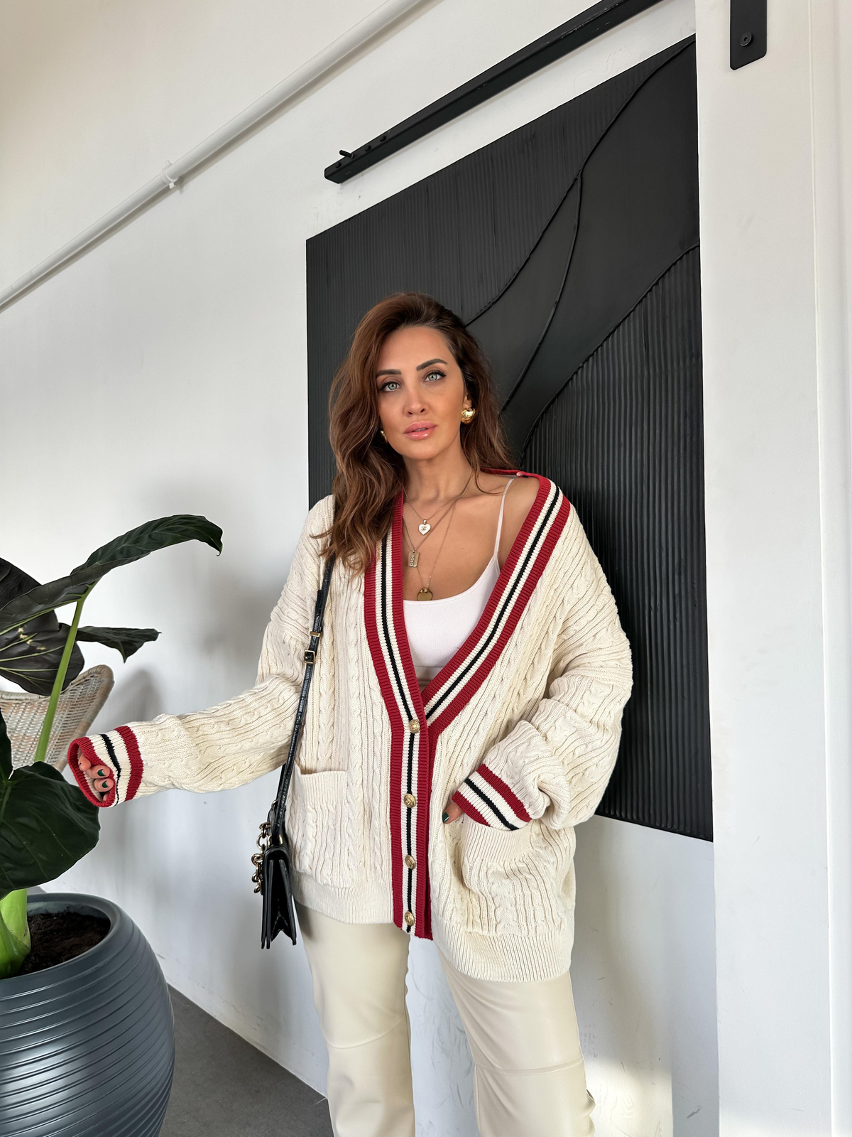 Ekru Saç Örgülü Bordo Şeritli Hırka