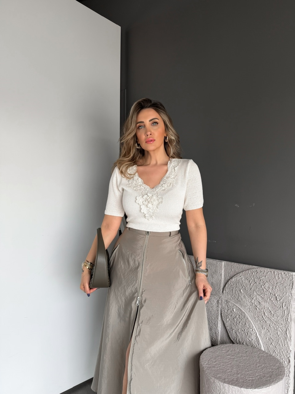 Ekru Yakası Çiçekli Kısa Kollu Triko 