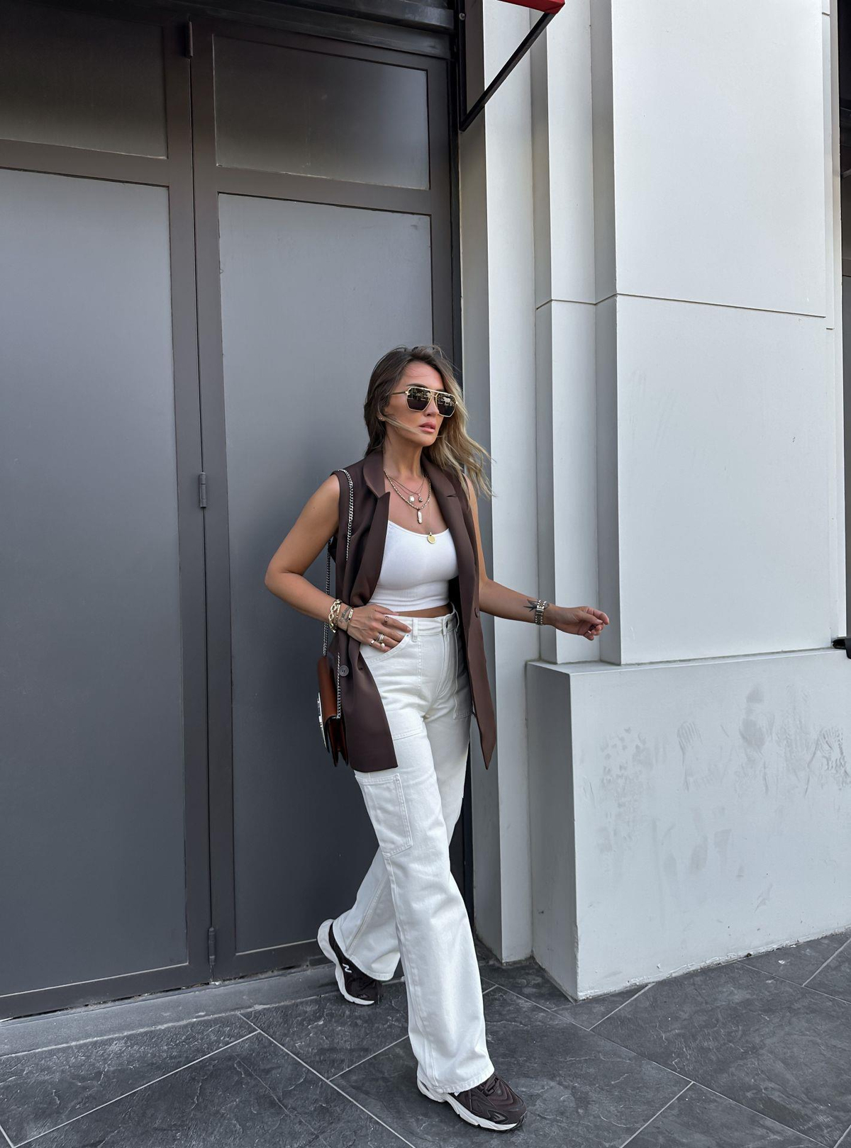 Ekru Yan Cep Detaylı Jean