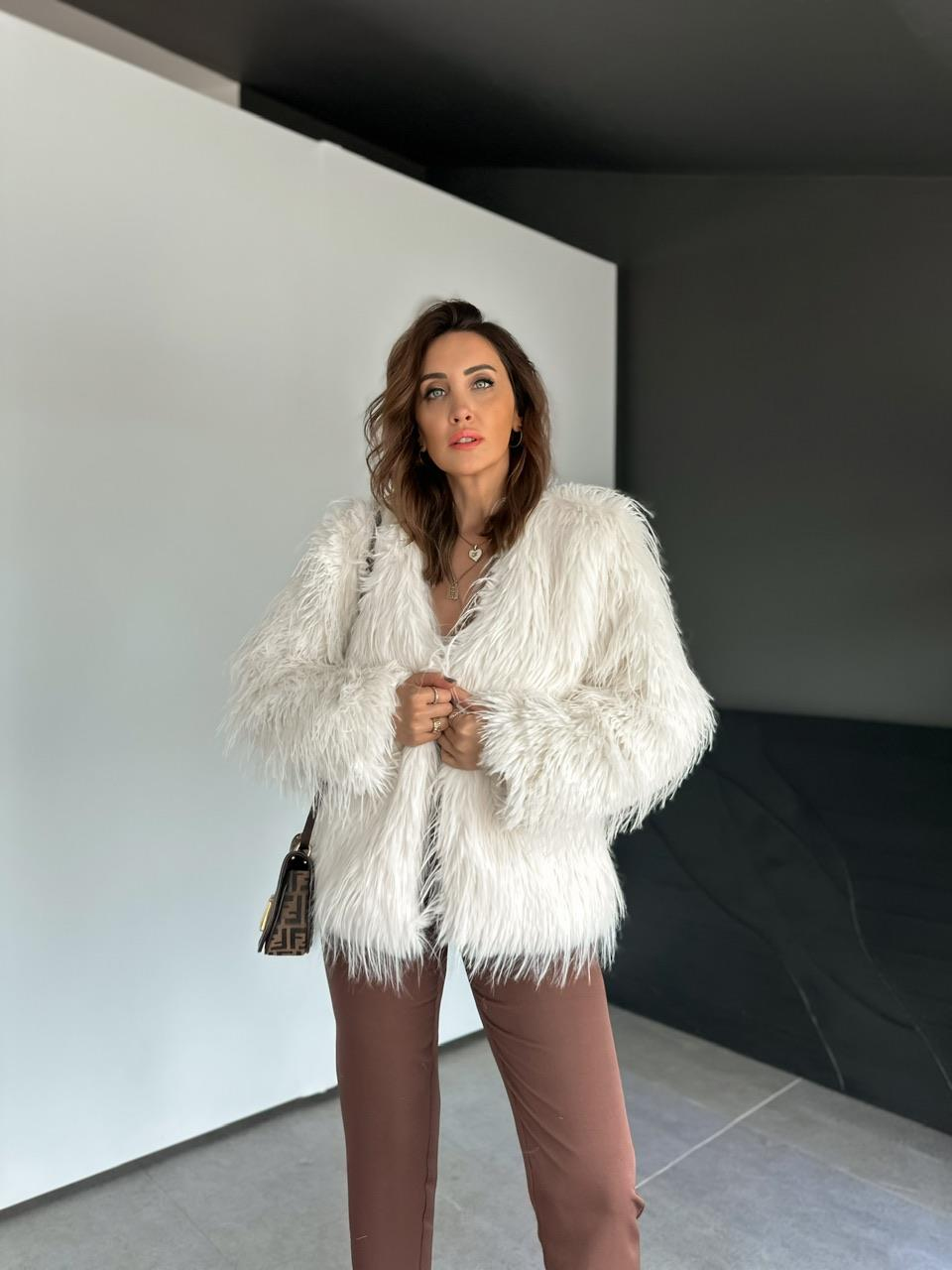 Ekru Yumuşak Dokulu Kürk