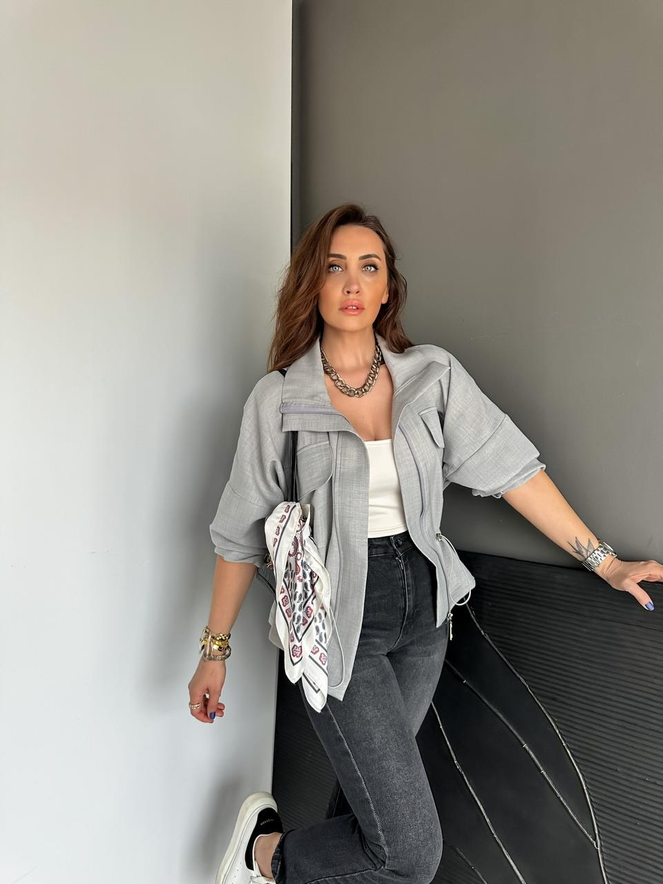 Gri Büzgülü Kapak Cepli Ceket